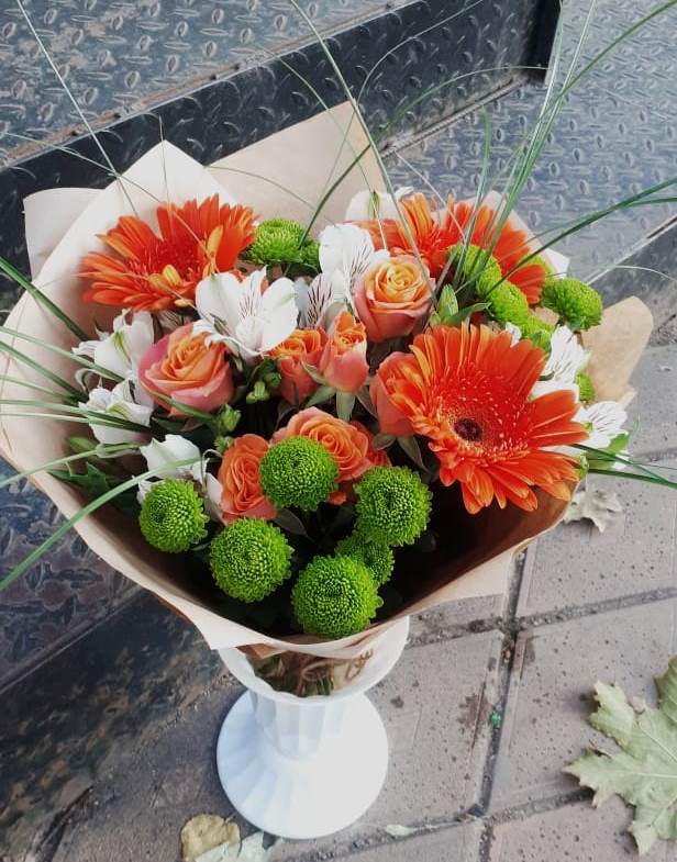 Букет цветов из: Герберы, Хризантемы, Альстромерии и Розы в Пскове