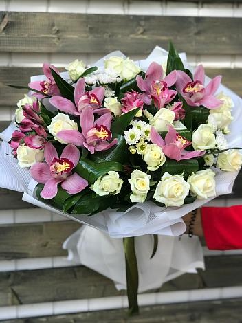 Букет цветов из: Розы и Хризантемы в Пскове