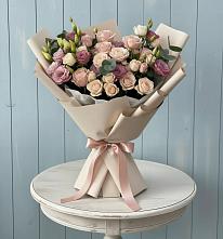 Букет цветов из:  Розы и Лизиантусы в Пскове
