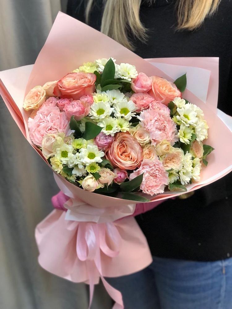 Букет цветов из: Гвоздики, Розы и Хризантемы в Пскове