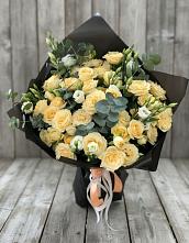 Букет цветов из:  Розы и Лизиантусы в Пскове