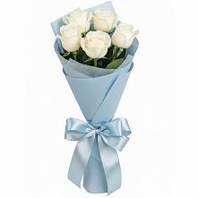 Букет 5 Белых роз Проуд в Пскове