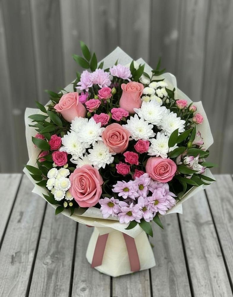 Букет цветов из: Альстромерии, Гвоздики, Розы и Хризантемы в Пскове