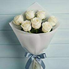 Букет 7 Белых роз Эдлесс Лав в Пскове