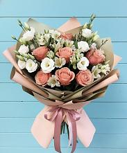 Букет цветов из:  Розы, Альстромерии и Лизиантусы в Пскове