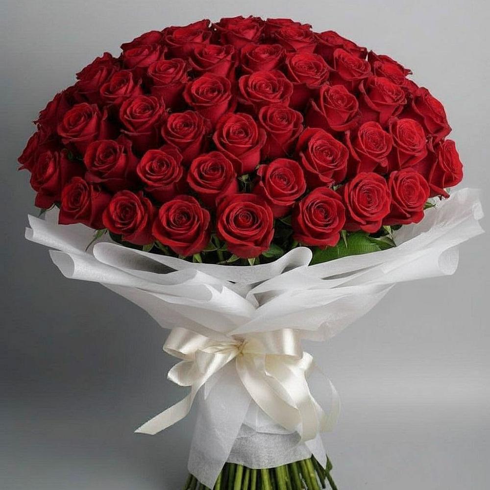 Букет 101 Красная роза Блэк Мэджик в Пскове