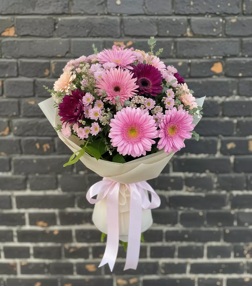 Букет цветов из: Герберы и Хризантемы в Пскове