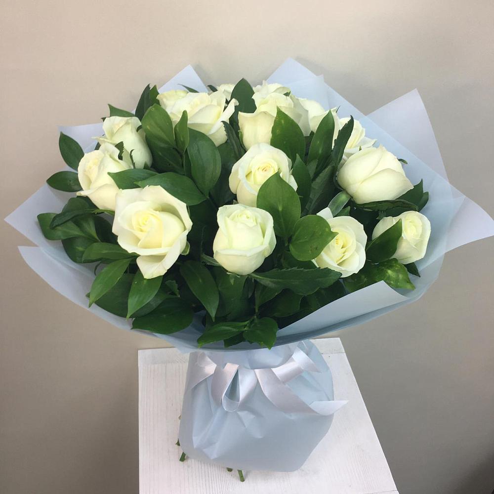 Букет 15 Белых роз Проуд в Пскове