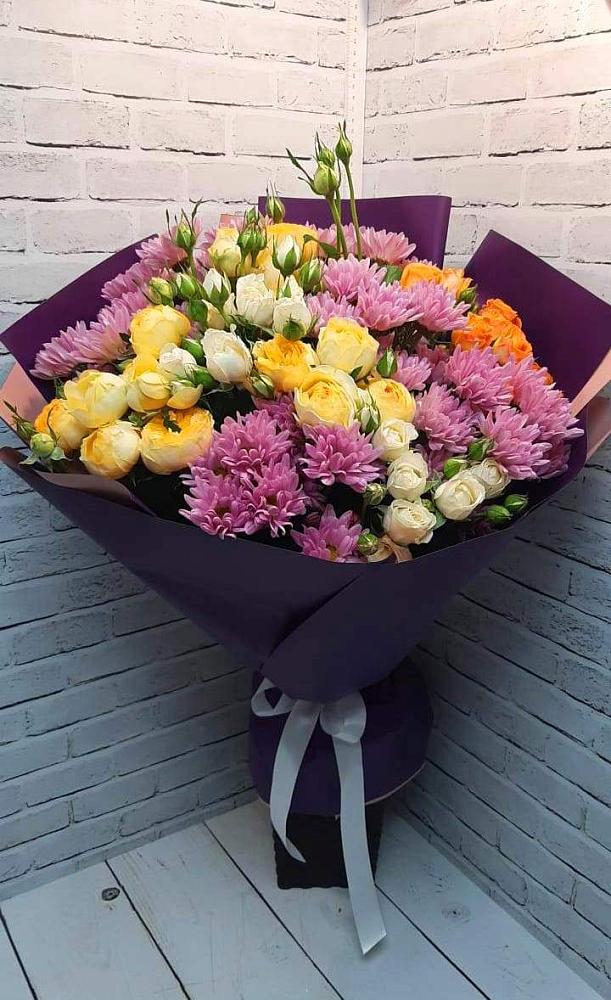Букет цветов из: Хризантемы и Розы в Пскове