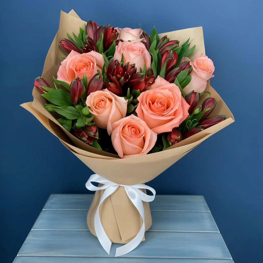 Букет цветов из: Розы и Альстромерии в Пскове