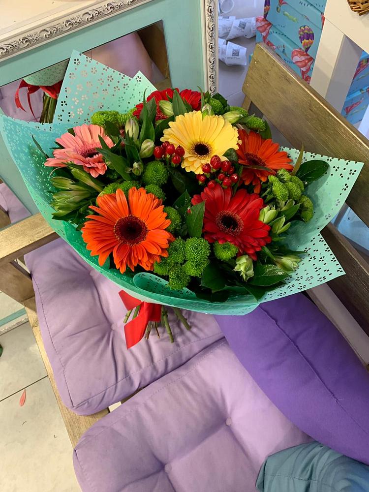 Букет цветов из: Герберы, Хризантемы и Альстромерии в Пскове