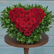 Цветочная композиция из Розы в виде сердца в Пскове