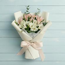 Букет цветов из:  Альстромерии в Пскове