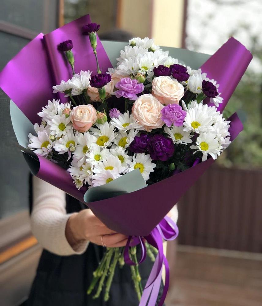 Букет цветов из: Хризантемы, Гвоздики и Розы в Пскове