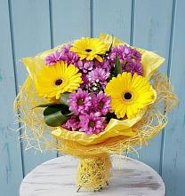 Букет цветов из:  Хризантемы и Герберы в Пскове