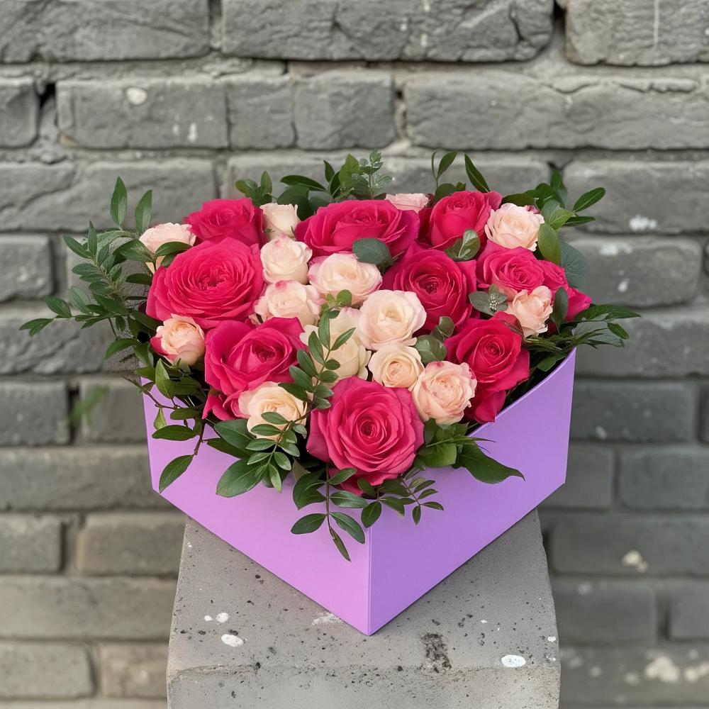 Цветочная композиция из Розы в коробке в Пскове