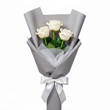 Букет 3 белые розы в Пскове