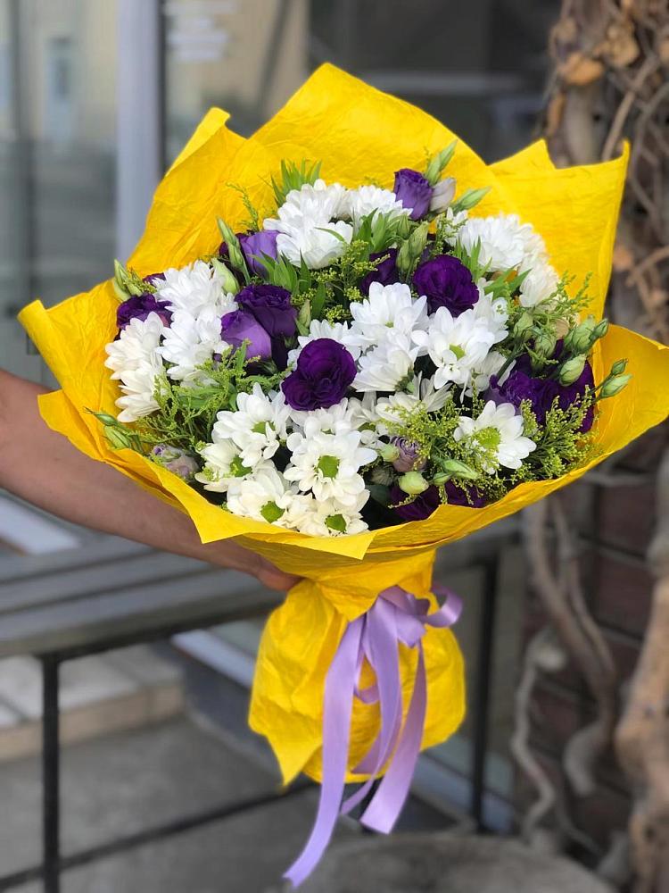 Букет цветов из: Ирисы, Хризантемы и Ромашки в Пскове