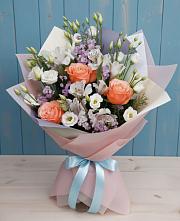 Букет цветов из:  Лизиантусы, Розы, Альстромерии и Гипсофила в Пскове