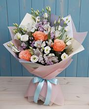 Букет цветов из:  Лизиантусы, Розы, Альстромерии и Гипсофила в Пскове