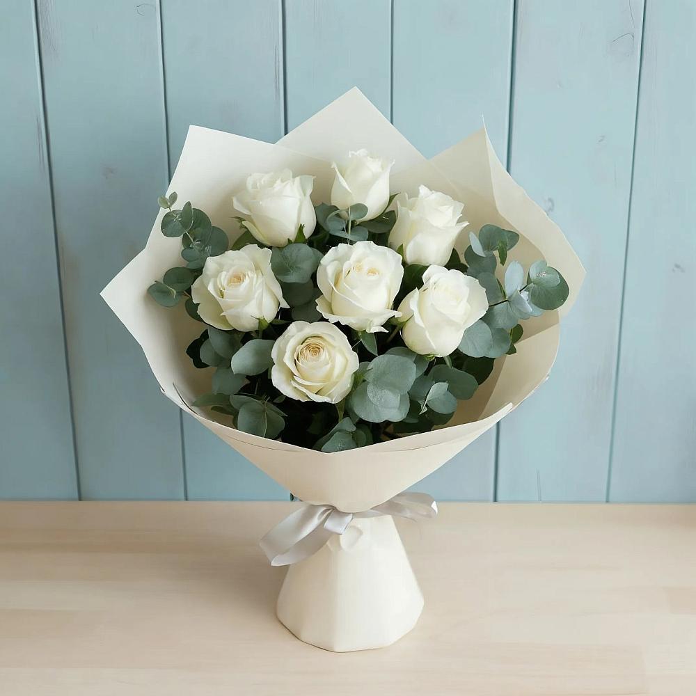 Букет Белые розы в Эвкалипте в Пскове