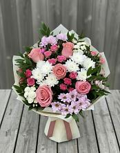 Букет цветов из:  Альстромерии, Гвоздики, Розы и Хризантемы в Пскове