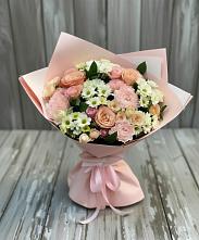 Букет цветов из:  Гвоздики, Розы и Хризантемы в Пскове