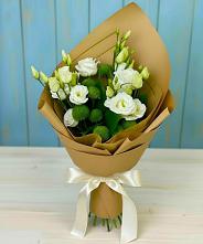 Букет цветов из:  Хризантемы и Лизиантусы в Пскове