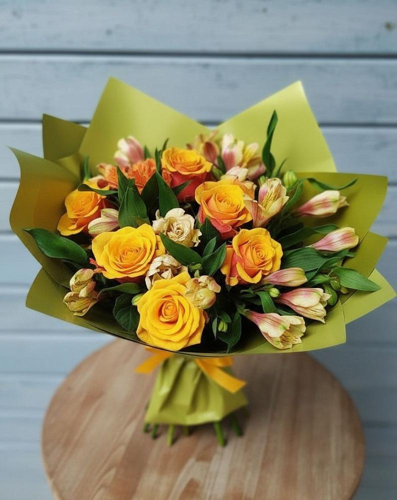 Букет цветов из: Альстромерии и Розы в Пскове
