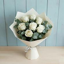 Букет Белые розы в Эвкалипте в Пскове