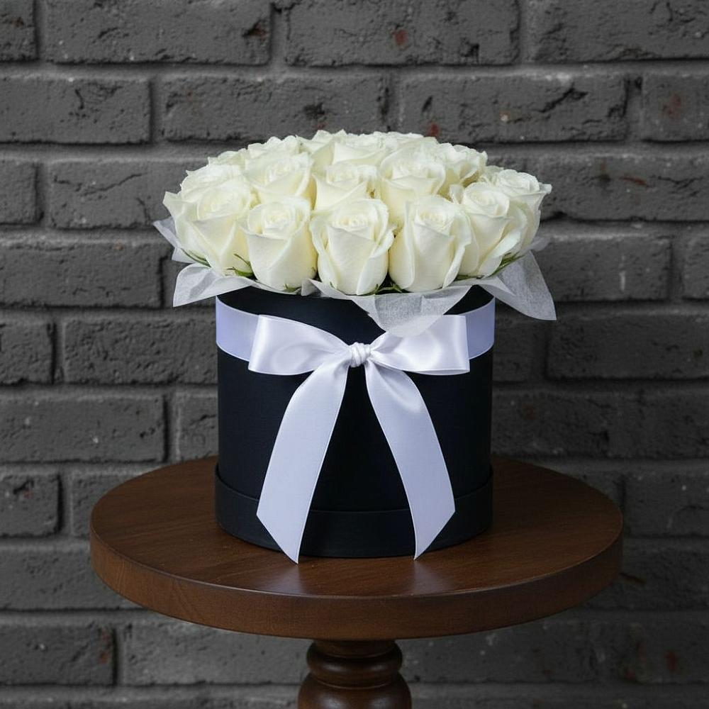 Цветочная композиция из Розы в шляпной коробке в Пскове