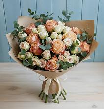 Букет цветов из:  Альстромерии и Розы в Пскове