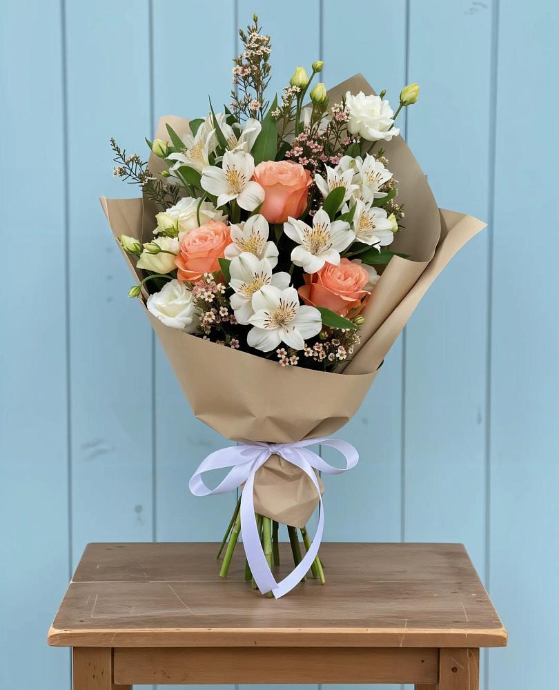 Букет цветов из: Альстромерии, Лизиантусы, Розы и Хризантемы в Пскове
