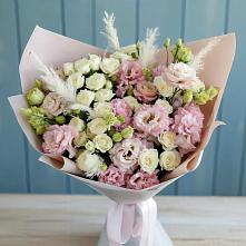 Букет цветов из:  Альстромерии и Розы в Пскове