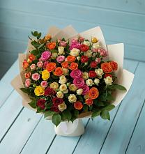 Букет Микс из разноцветных кустовых роз в Пскове