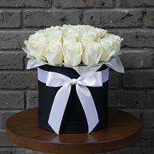 Цветочная композиция из Розы в шляпной коробке в Пскове