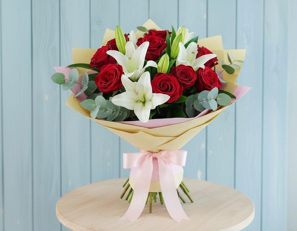 Букет цветов из: Лилии и Розы в Пскове